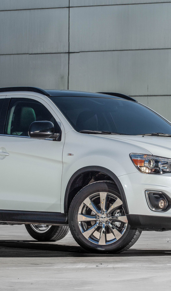 Красивый автомобиль Mitsubishi Outlander