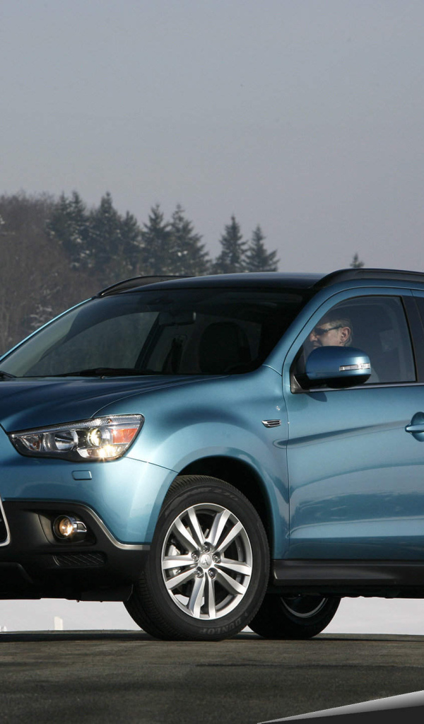 Автомобиль марки Mitsubishi модели ASX