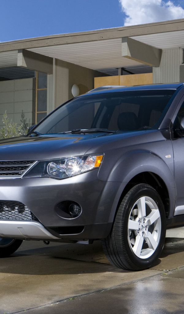 Надежный автомобиль Mitsubishi Outlander