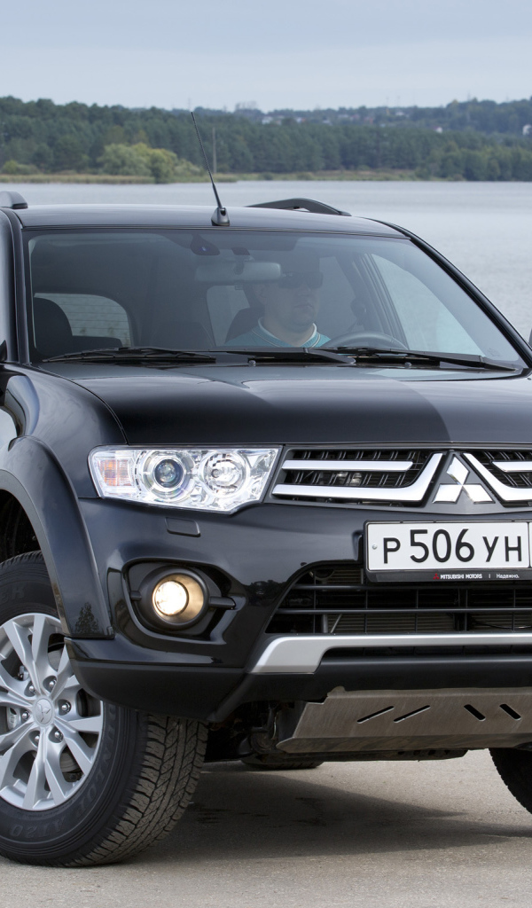 Надежный автомобиль Mitsubishi Pajero Sport