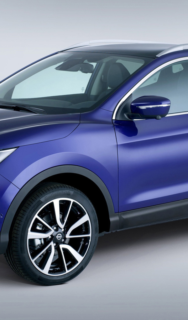 Автомобиль Nissan Quashqai 2014 на дороге