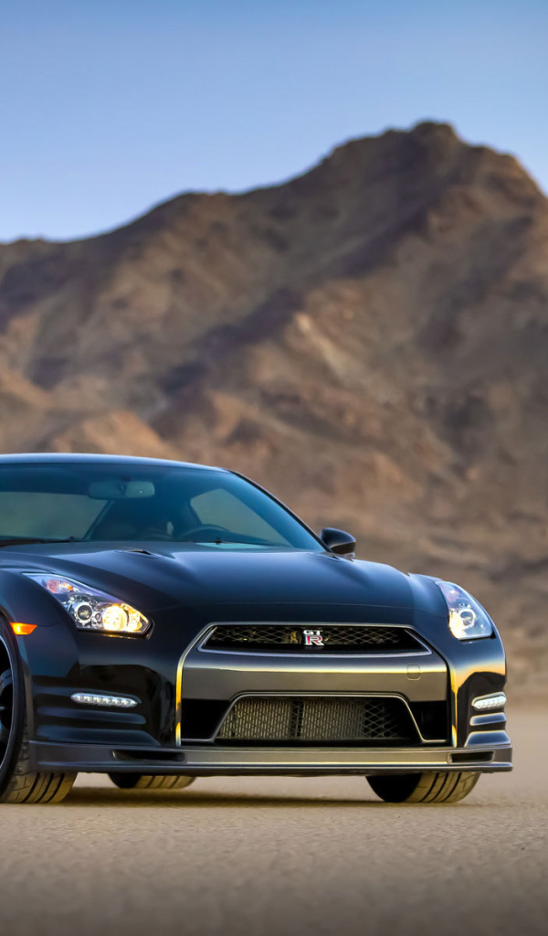 Автомобиль марки Nissan модели GT-R Nismo 2014