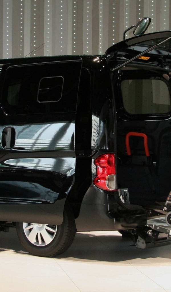 Дизайн автомобиля Nissan NV200