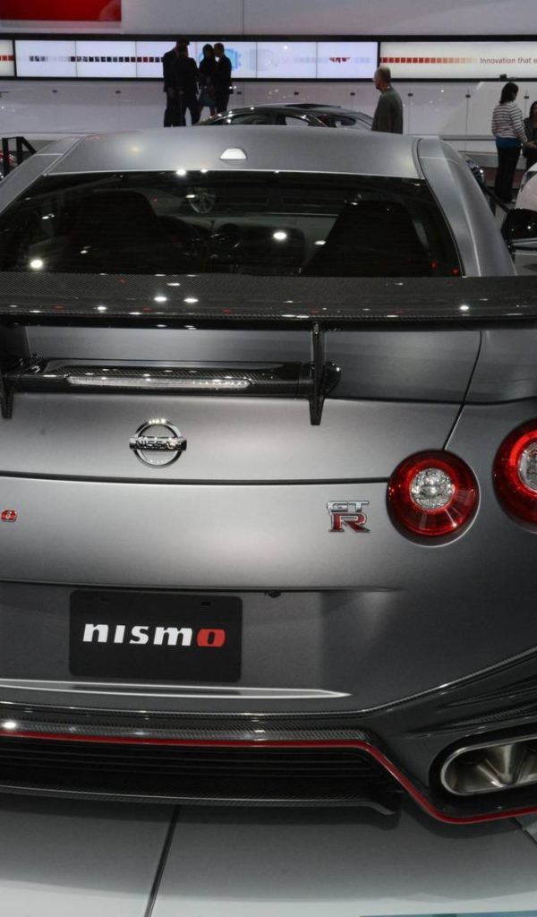 Надежный автомобиль Nissan GT-R Nismo 2014
