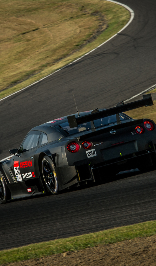 Надежная машина Nissan GT-R Nismo 2014