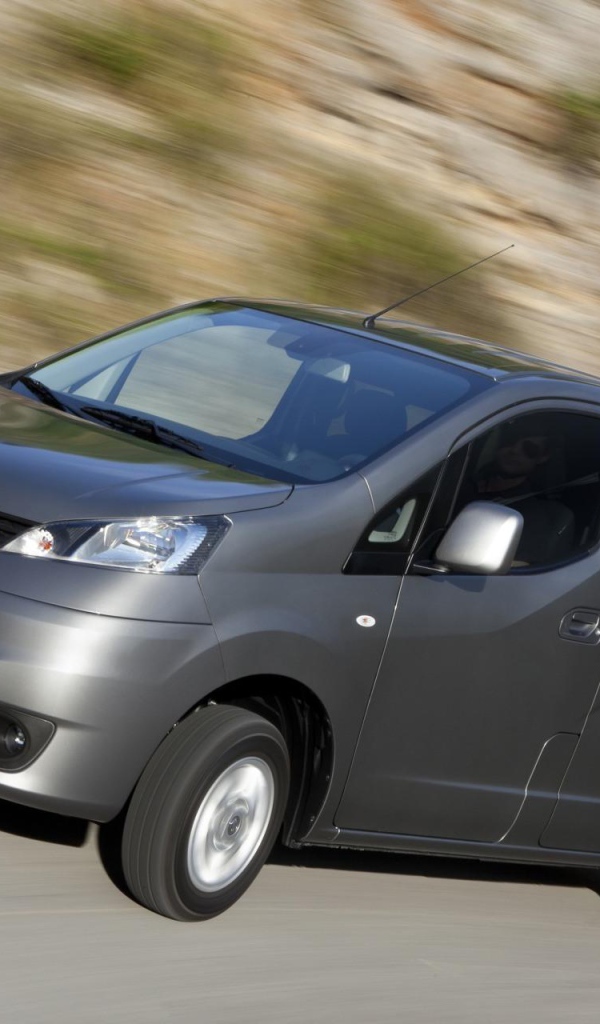 Надежный автомобиль Nissan NV200