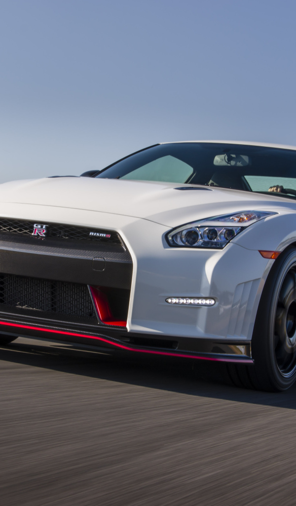 Тест драйв автомобиля Nissan GT-R Nismo 2014