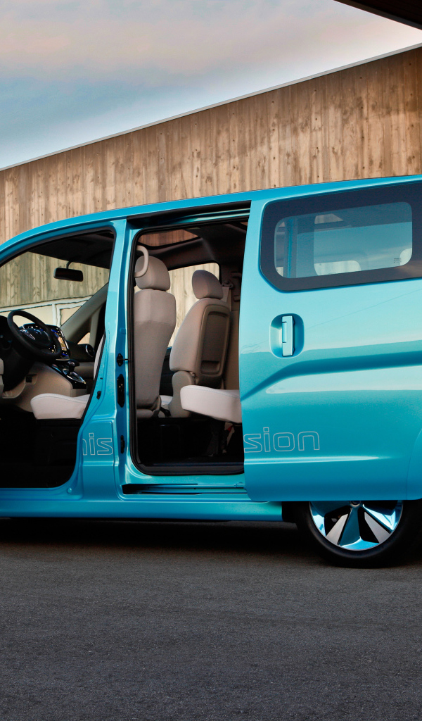 Новая машина Nissan NV200