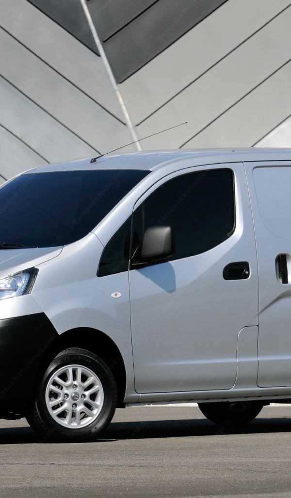 Надежная машина Nissan NV200