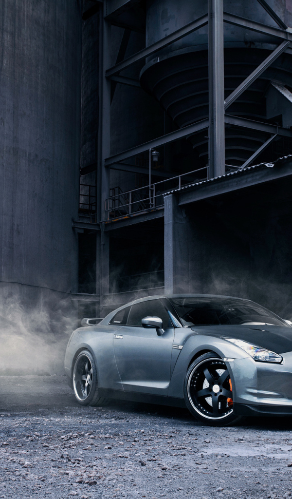 Ниссан около фабрики