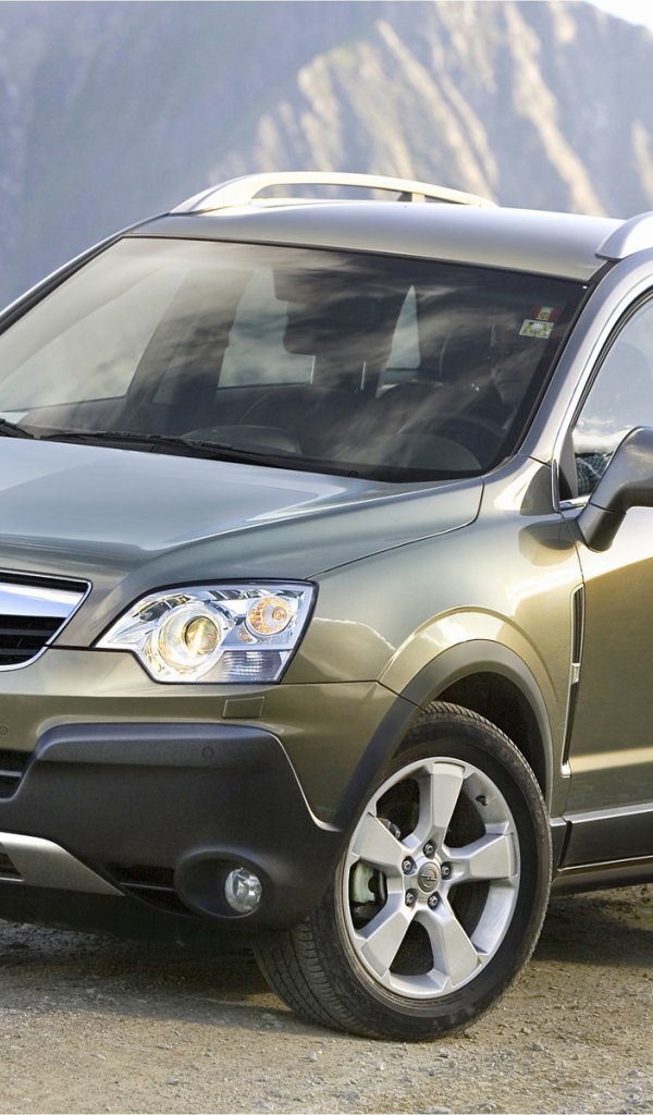 Красивый автомобиль Opel Antara