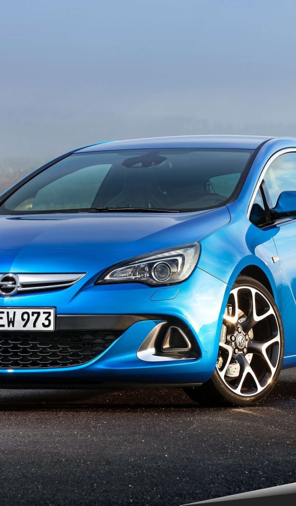 Красивый автомобиль Opel Astra в Москве