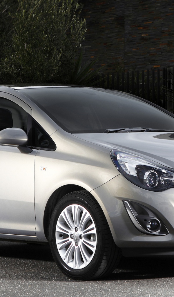 Автомобиль марки Opel  модели Corsa