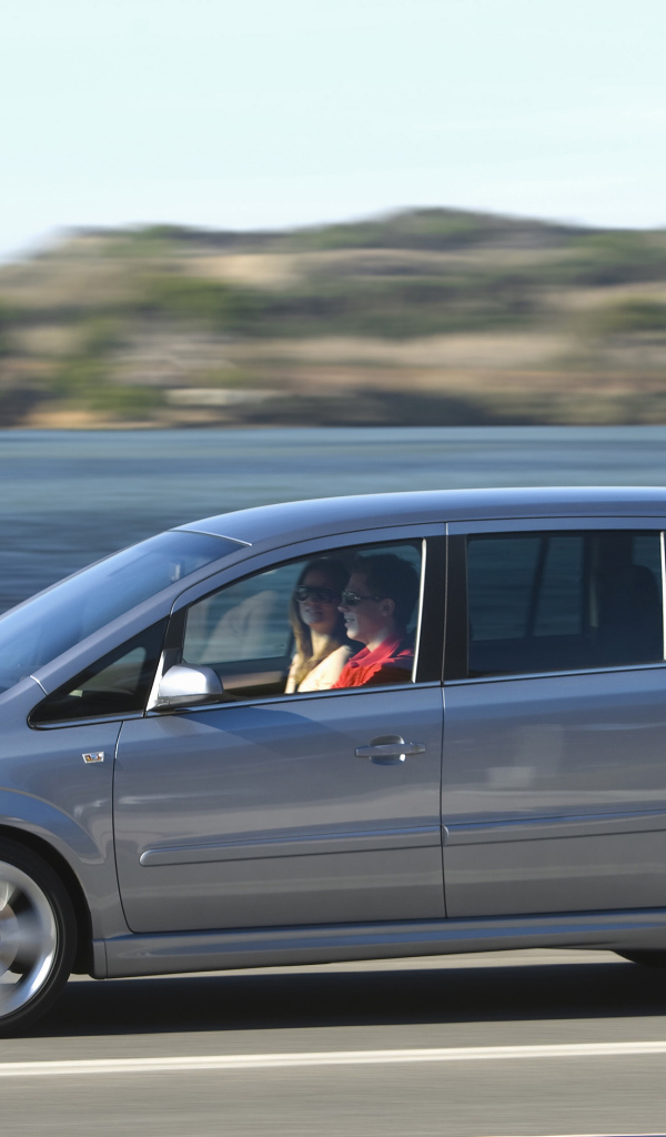 Автомобиль марки Opel  модели Zafira