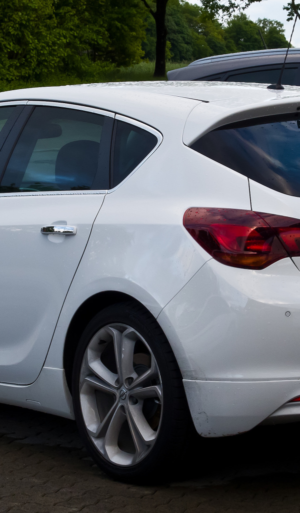 Надежный автомобиль Opel Astra