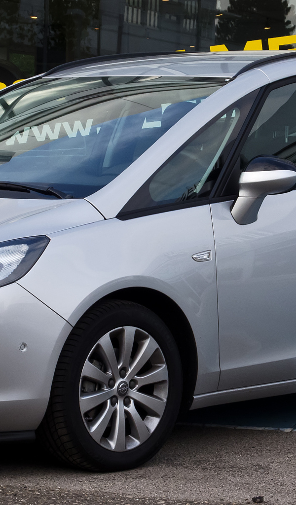 Надежный автомобиль Opel Zafira