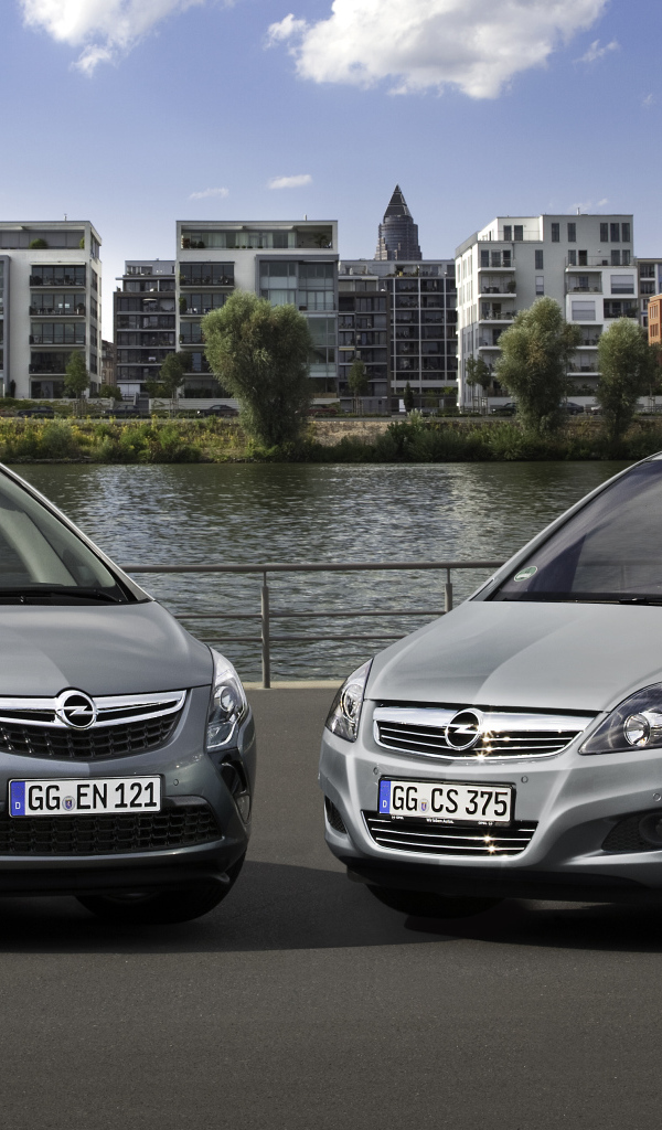 Тест драйв автомобиля Opel Zafira