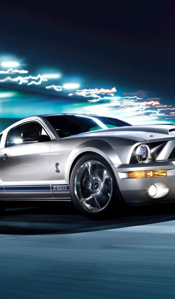 Автомобиль на большой скорости