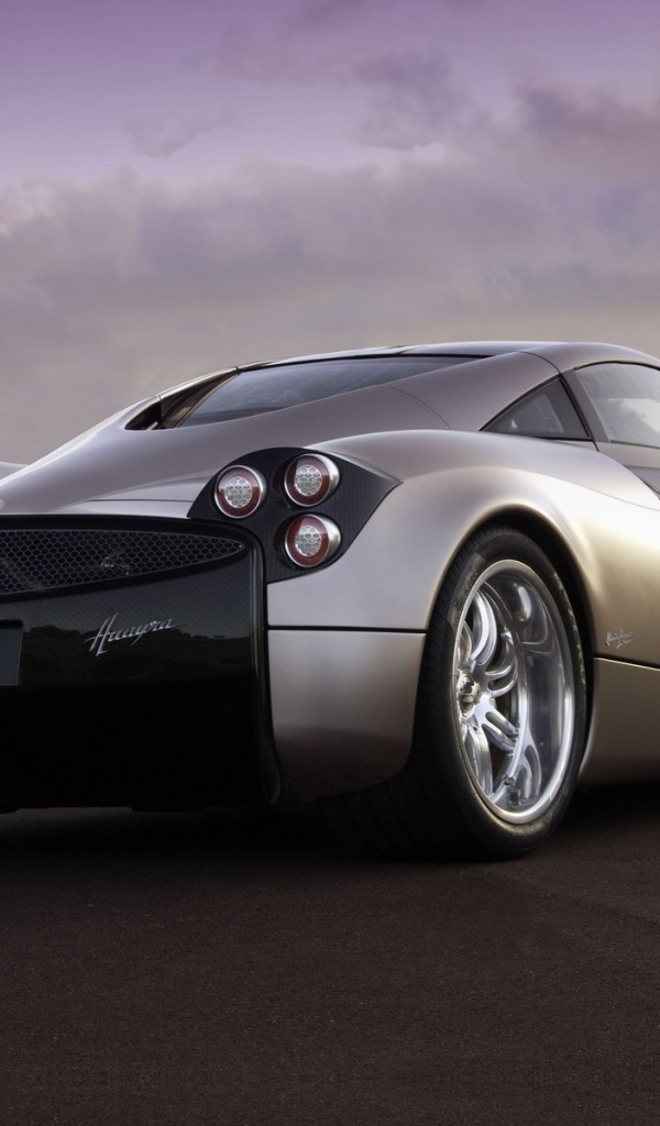  Красивый автомобиль Pagani Huayra