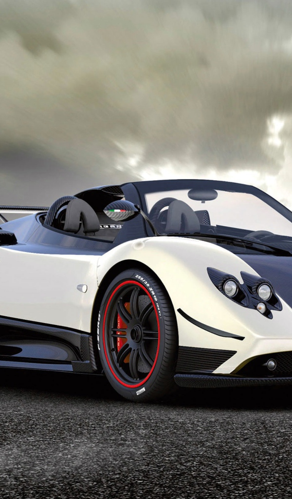 Красивый автомобиль Pagani Zonda в Москве