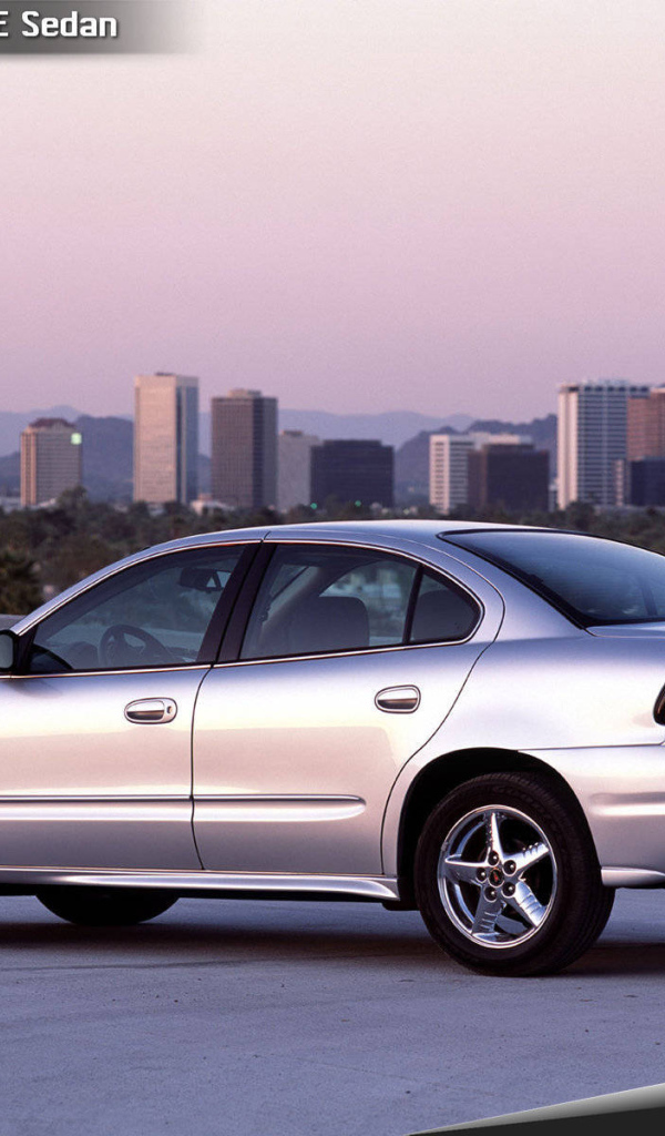 Красивый автомобиль Pontiac Grand Am
