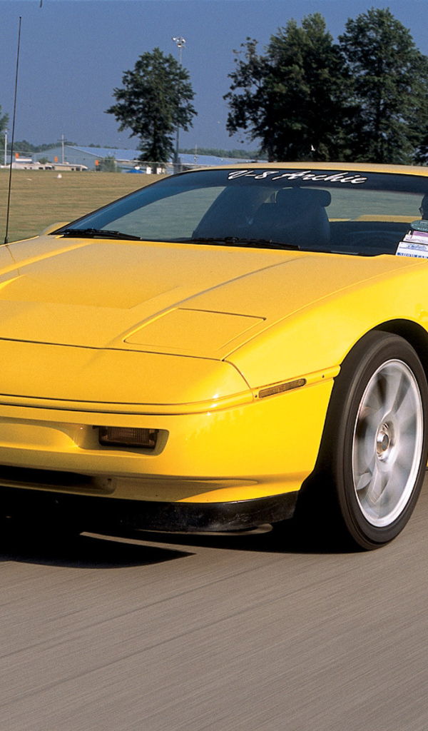 Автомобиль марки Pontiac модели Fiero