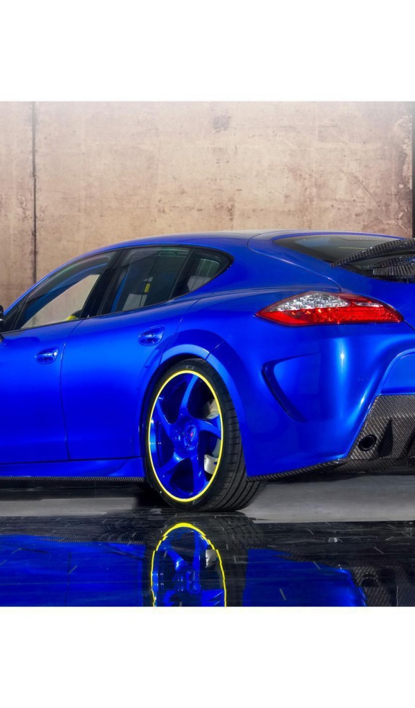 Синий Porsche Panamera