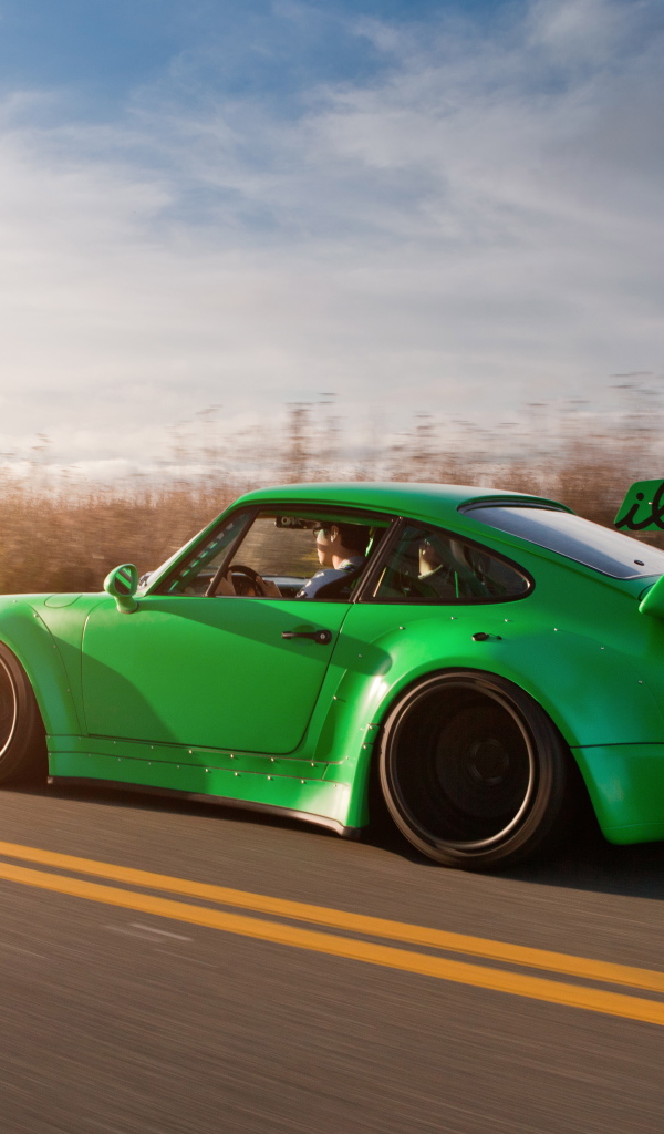 Спортивный зеленый Порш