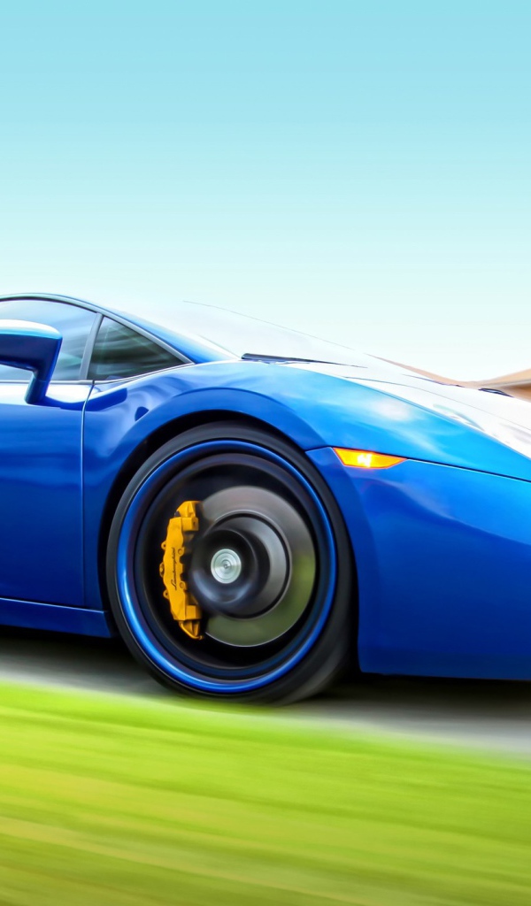 Синий спортивный автомобиль