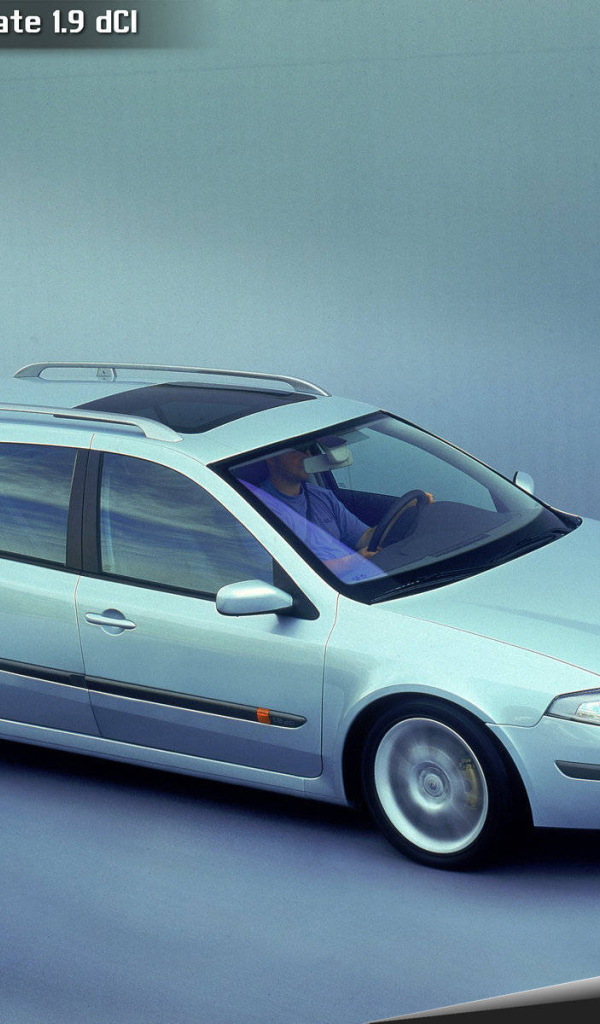 Красивый автомобиль Renault Laguna в Москве
