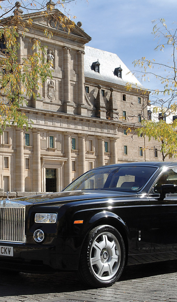  Красивый автомобиль Rolls Royce Ghost