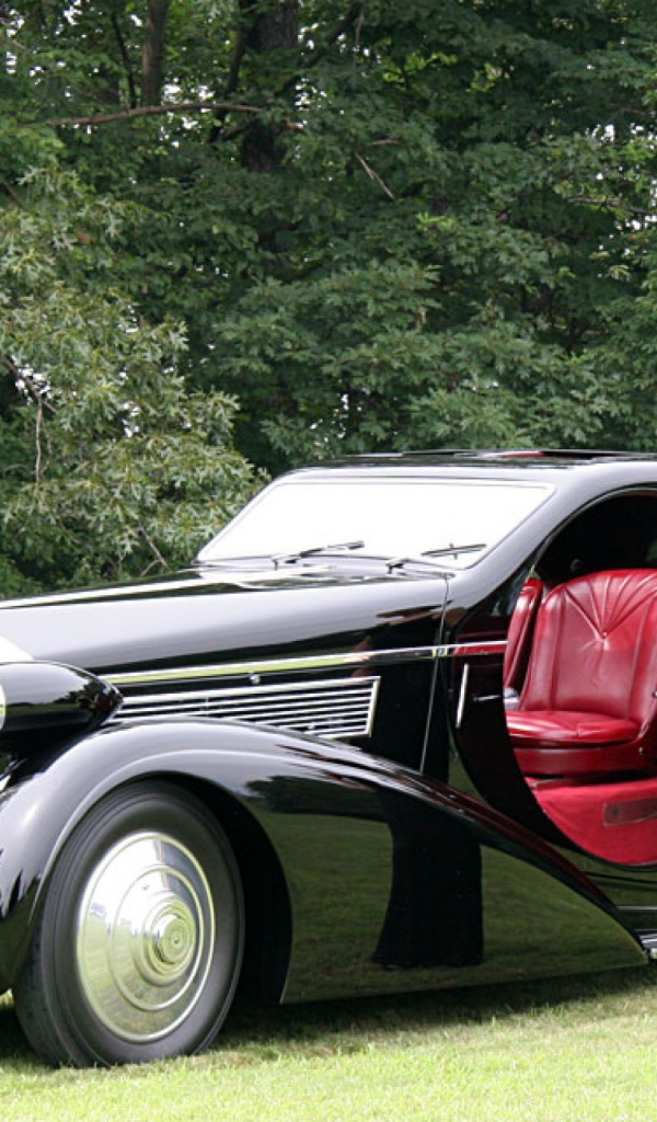 Девушка у Роллс Ройса