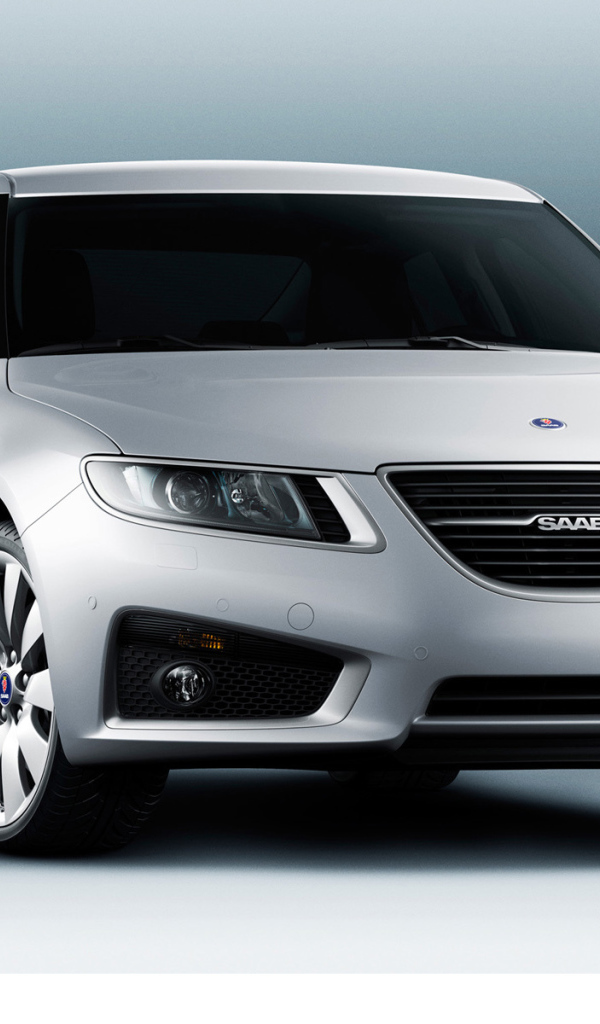 Красивый автомобиль Saab 9-5 в Москве