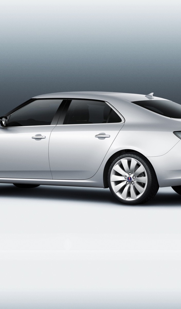  Автомобиль Saab 9-5 на дороге