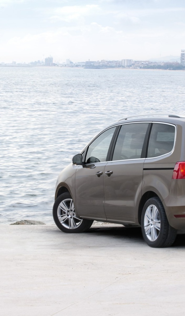 Надежная машина Seat Alhambra