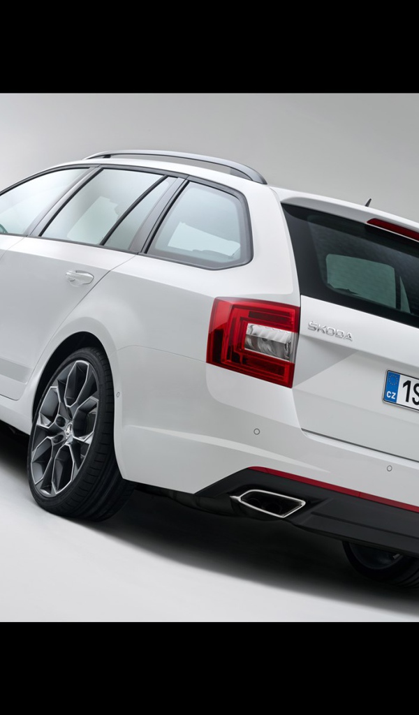 Красивый автомобиль Skoda Octavia 2014 в Москве