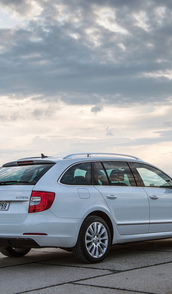 Надежный автомобиль Skoda Octavia 2014