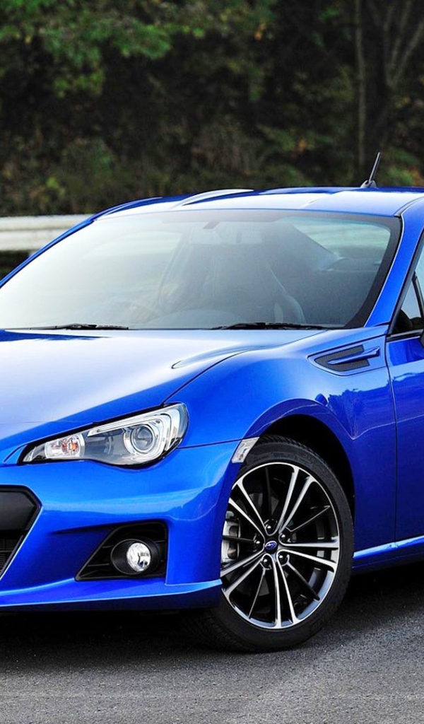 Автомобиль марки Subaru модели BRZ
