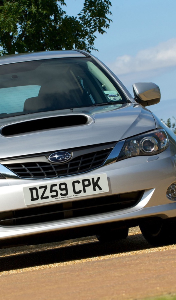 Автомобиль марки Subaru модели Boxer