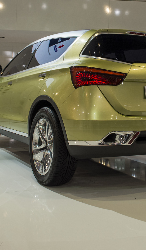 Красивый автомобиль Suzuki S-Cross 2014 в Москве