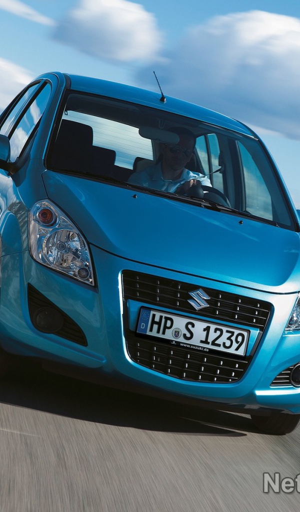 Надежная машина Suzuki Splash