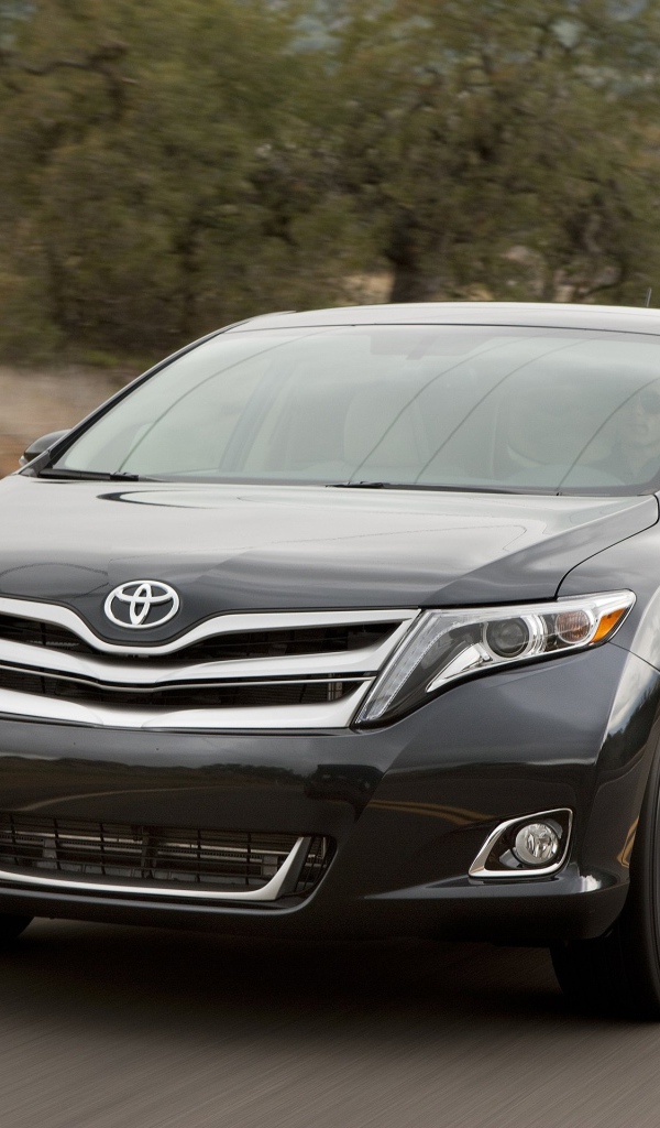 Красивый автомобиль Toyota Venza в Москве