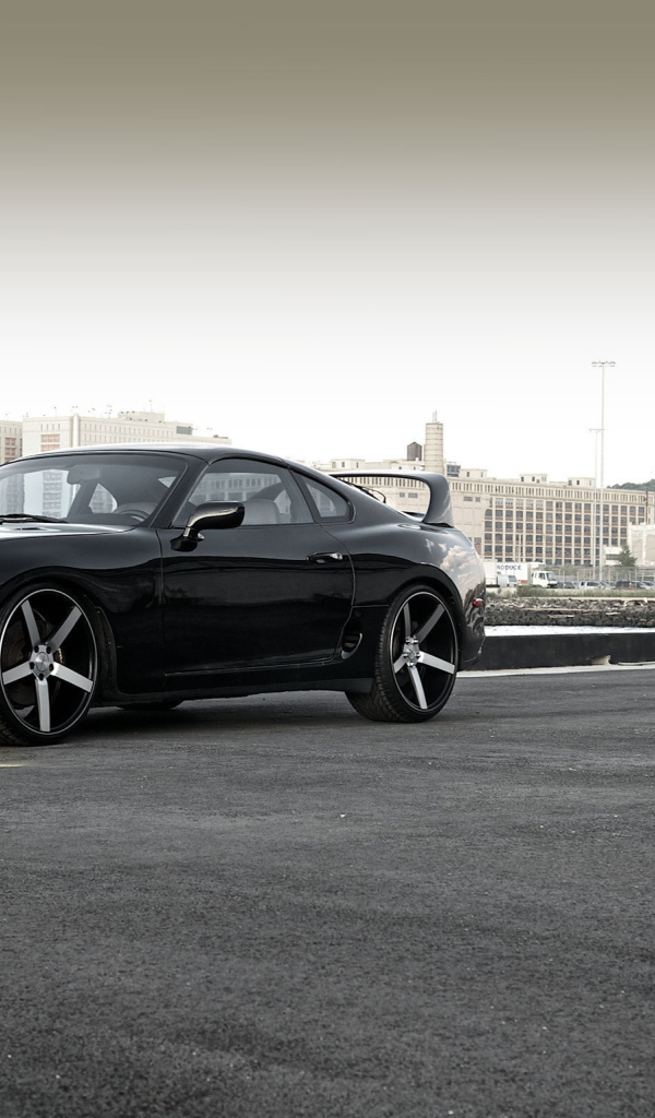 Черная Тойота супра