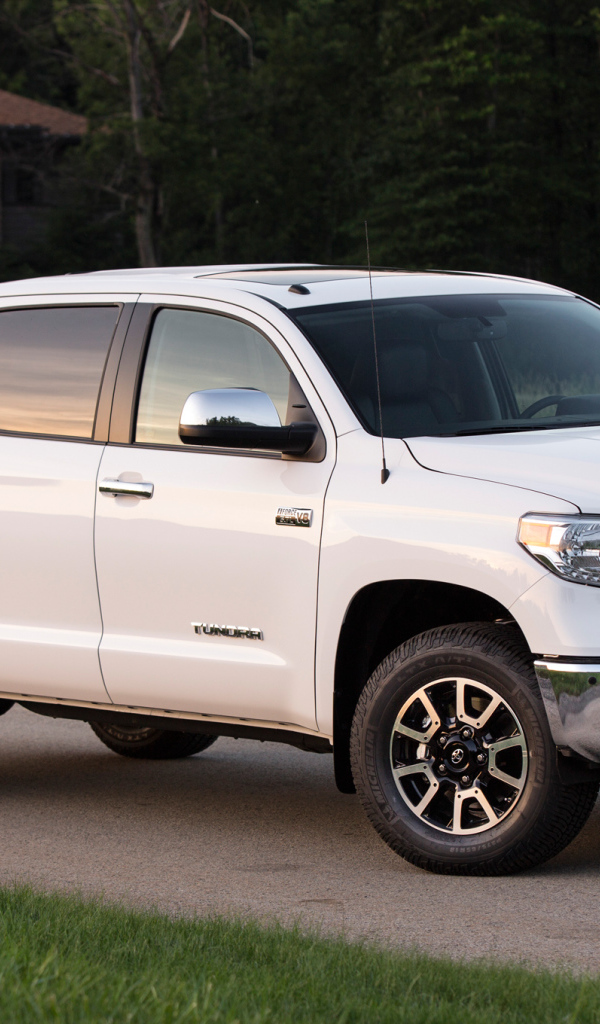 Новая машина Toyota Tundra 2014