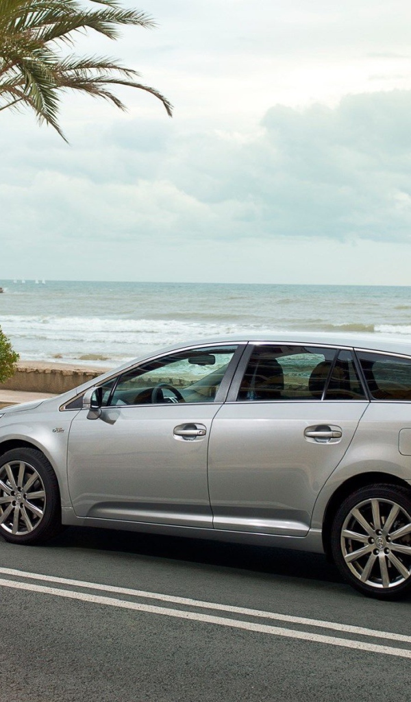 Фото автомобиля Toyota Avensis 2013