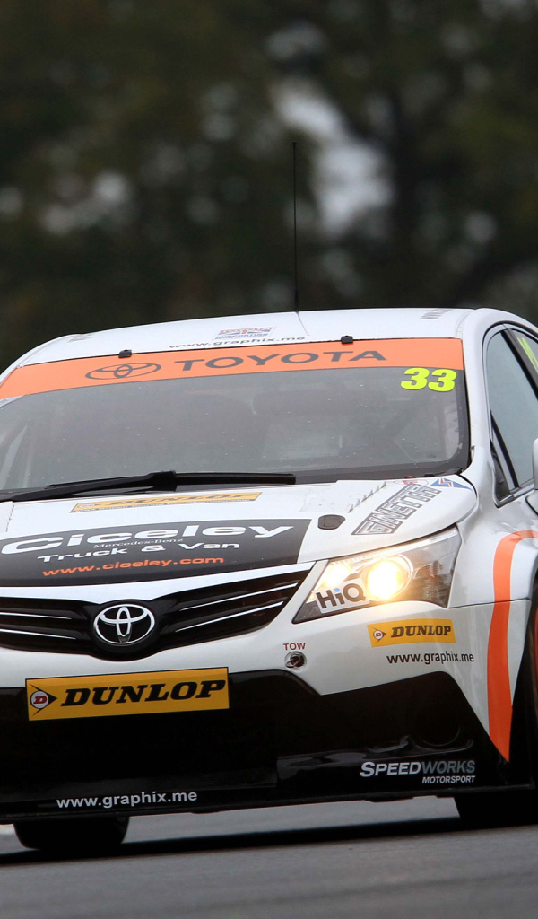 Тест драйв автомобиля Toyota Avensis 2013