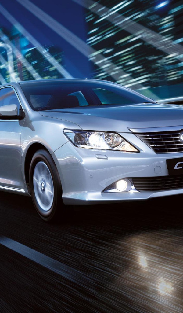 Тест драйв автомобиля Toyota Camry