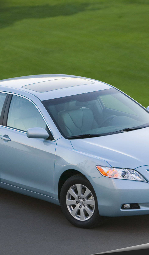 Автомобиль марки Toyota модели Camry