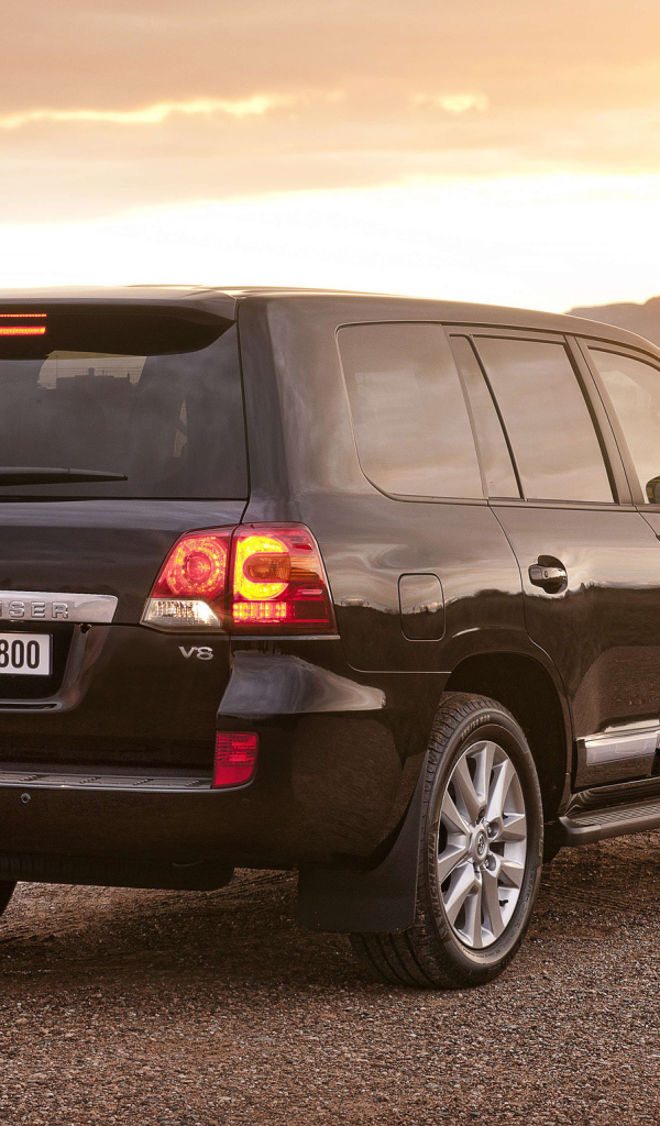 Автомобиль марки Toyota модели Land Cruiser 200