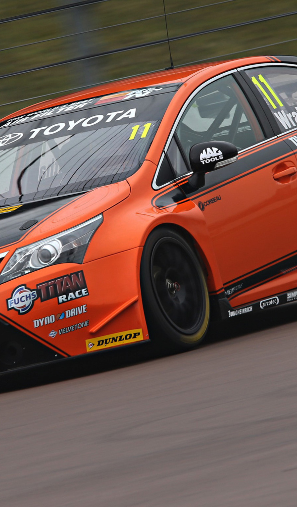 Новая машина Toyota Avensis 2013